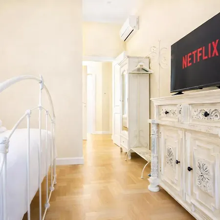 Apartment Elegantis Milos - Your Chic Retreat In