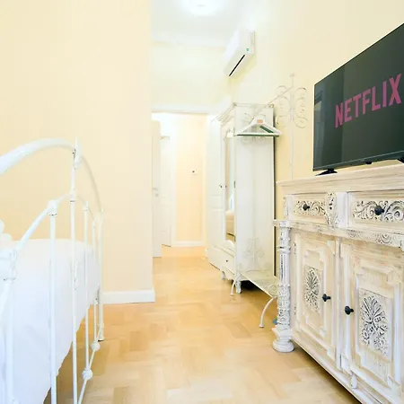 Apartment Elegantis Milos - Your Chic Retreat In